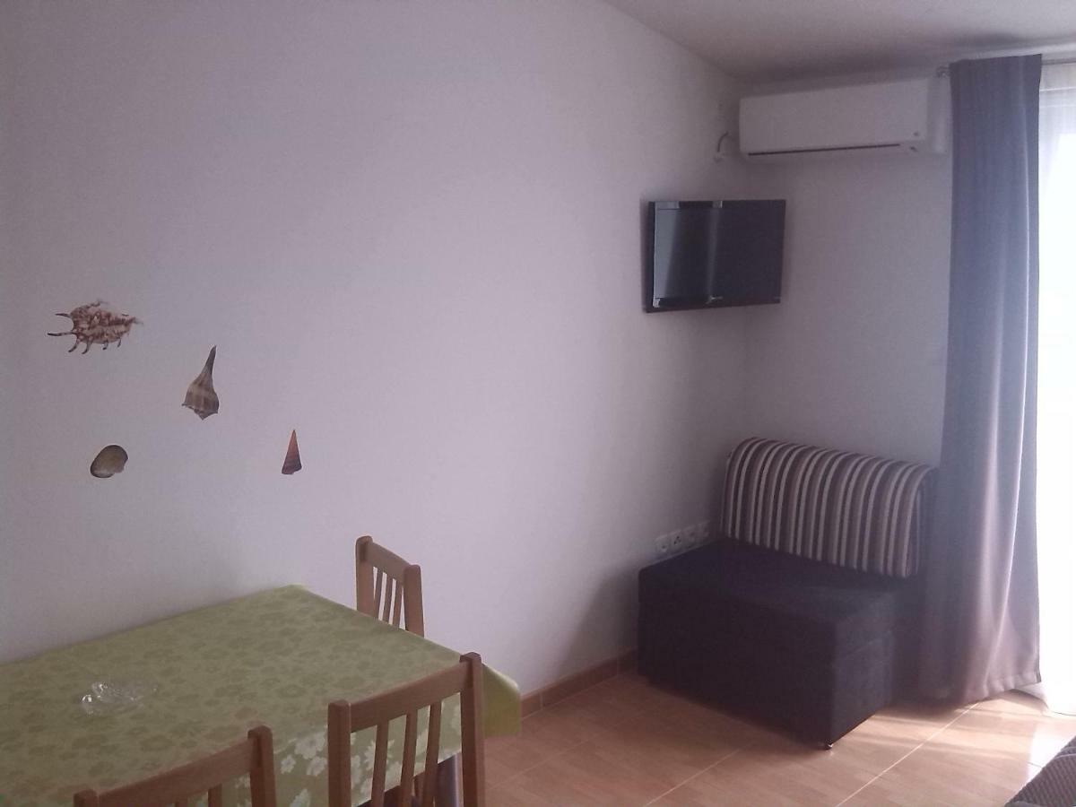 Apartmani Luna Novalja Exterior foto