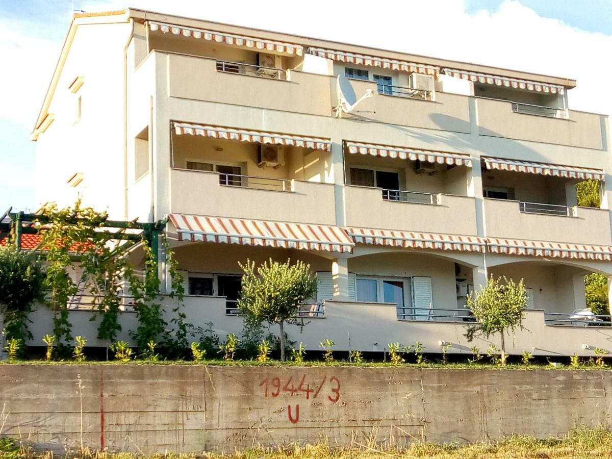 Apartmani Luna Novalja Exterior foto