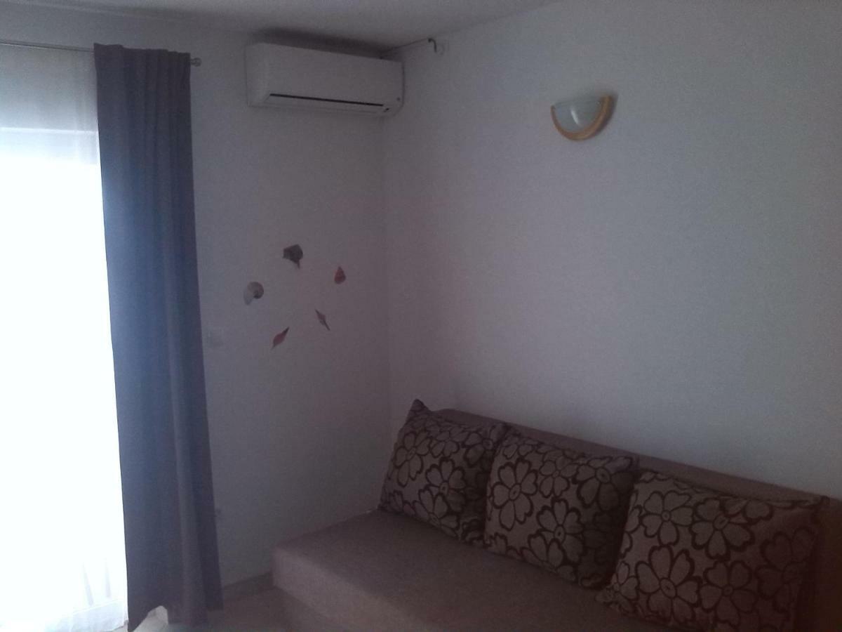 Apartmani Luna Novalja Exterior foto