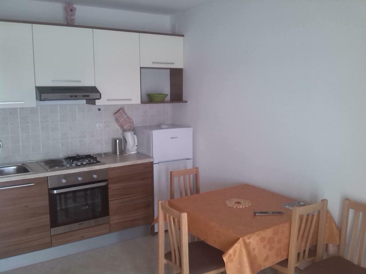 Apartmani Luna Novalja Exterior foto