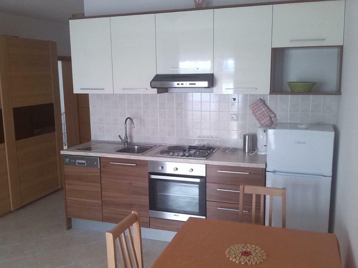 Apartmani Luna Novalja Exterior foto