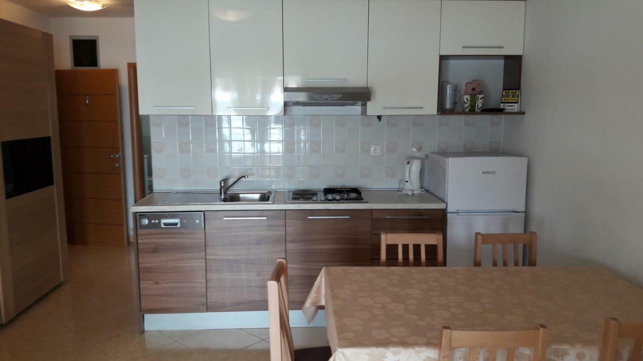 Apartmani Luna Novalja Exterior foto