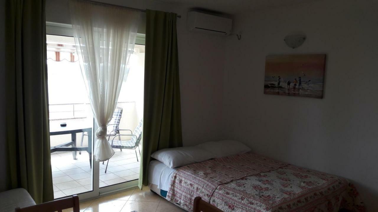 Apartmani Luna Novalja Exterior foto