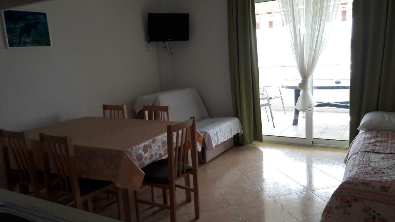 Apartmani Luna Novalja Exterior foto