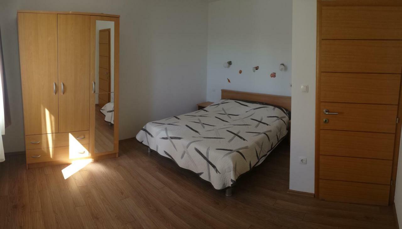 Apartmani Luna Novalja Exterior foto