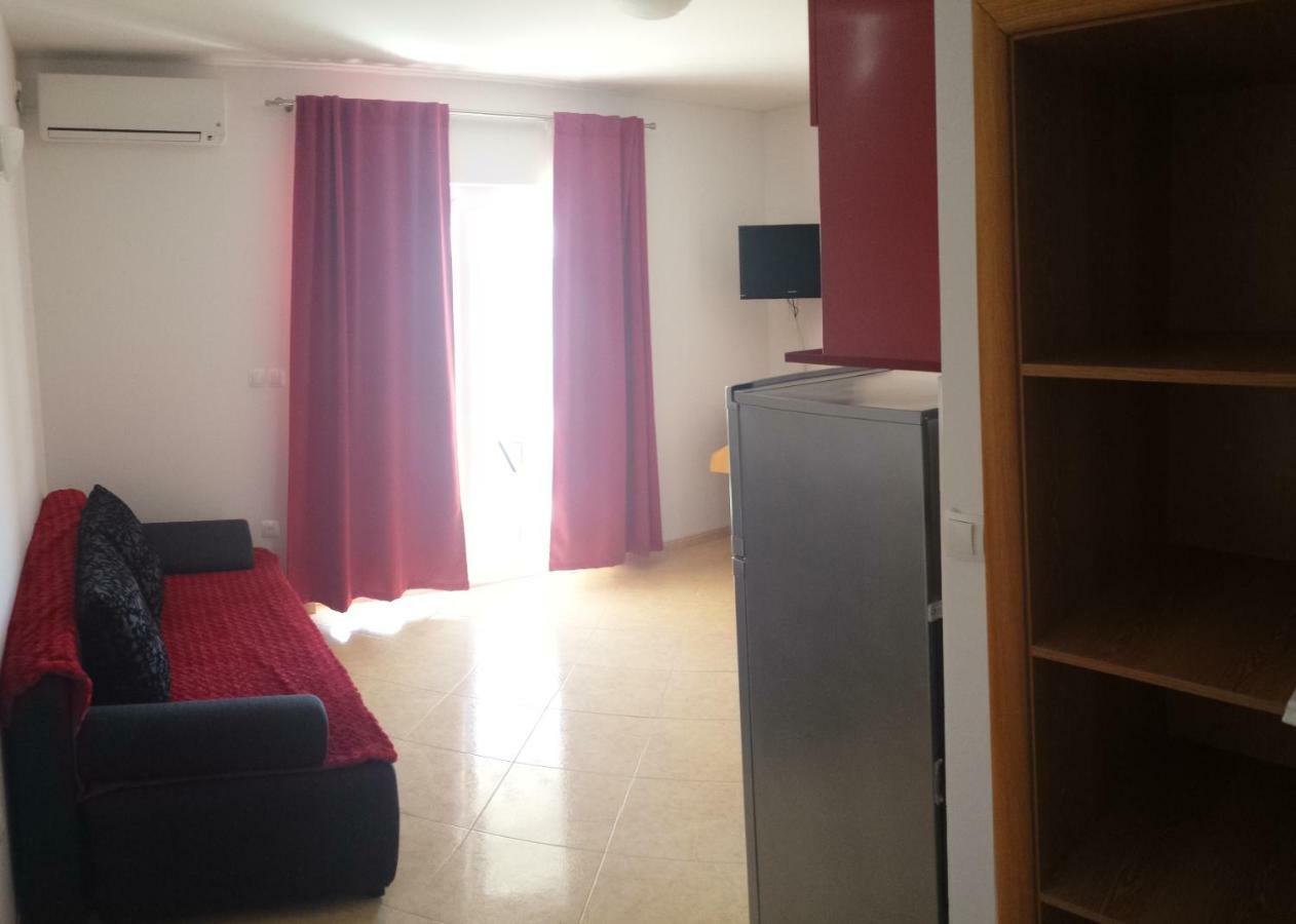 Apartmani Luna Novalja Exterior foto